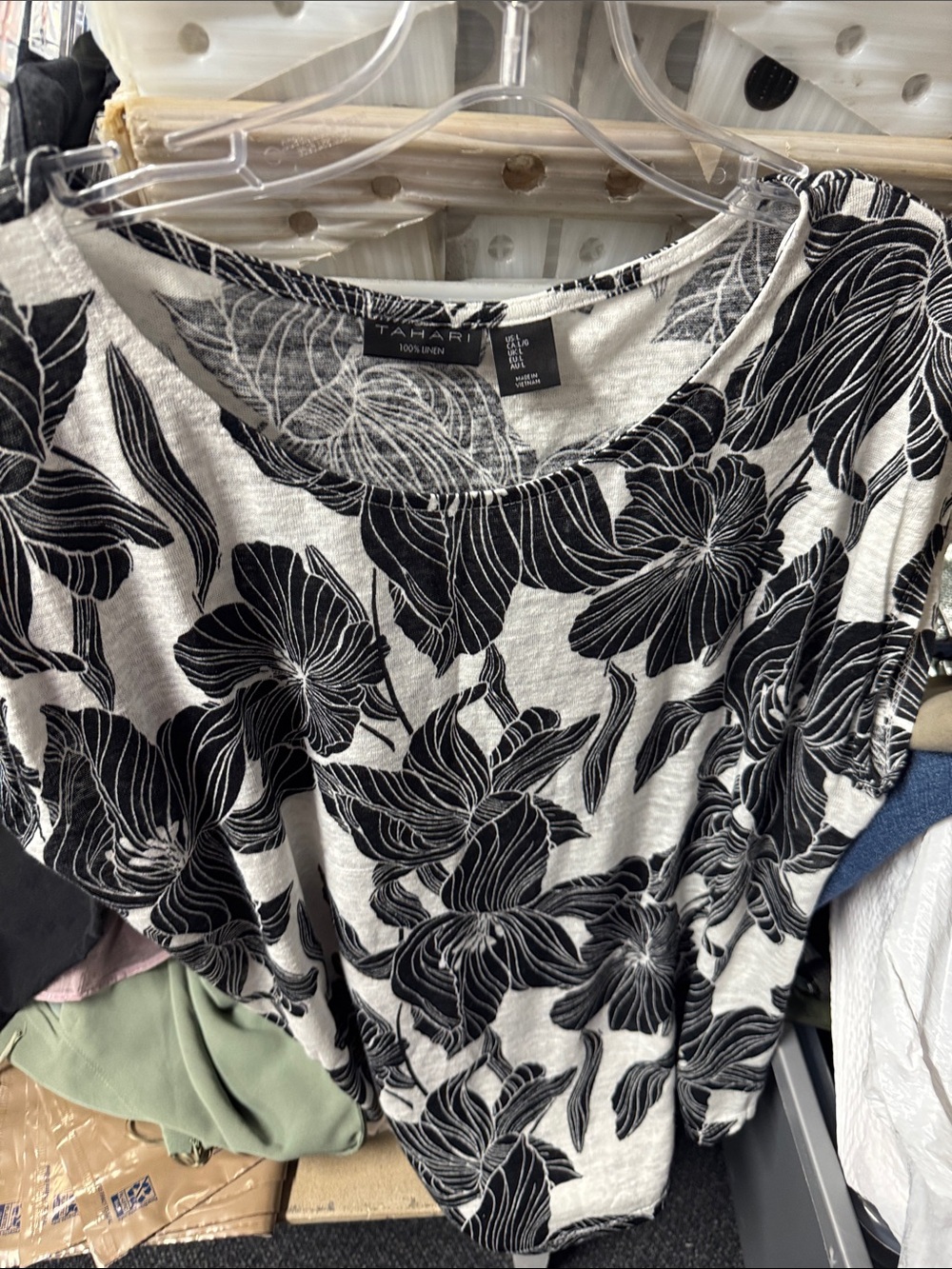 Tahari linen top L // 100380